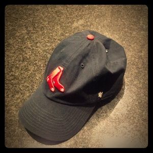 Boston Rd Sox baseball hat.